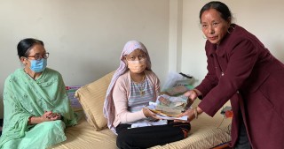 ब्लड क्यान्सरबाट पिडित लमजुङ पसगाउँकी चेली पदमकुमारी तमूस्योको उपचारका लागि हङ्गकङ्गबाट आयो ५ लाख भन्दा बढि आर्थिक सहयोग