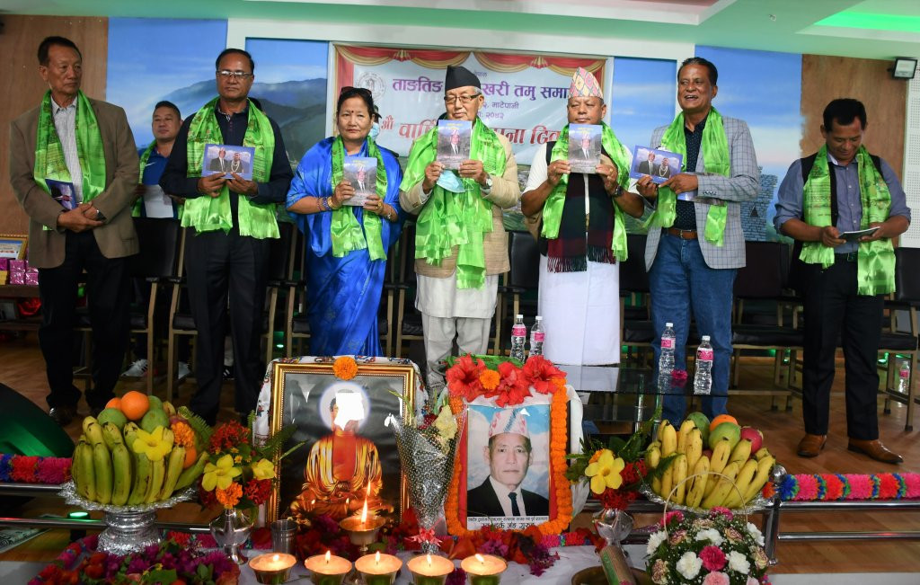 समाजसेवी कास्की ताङतिङका ‘बहीदार बा’ हर्कजङ तमूको जीवनीमा आधारित पुस्तक सार्वजनिक
